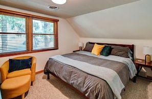 3 bedrooms, in-room safe, desk, iron/ironing board