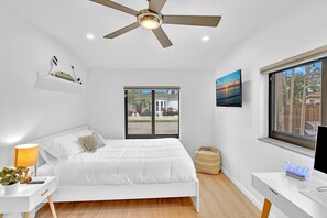 3 bedrooms, desk, iron/ironing board, travel cot - Tropical Oasis w pool 10mins airport-5mins Beach (Hollywood)
