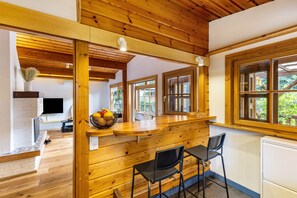 Interior - Holiday Home 'La Casa Holzwiesen' with Private Terrace, Private Garden and Wi-Fi (Starzach)