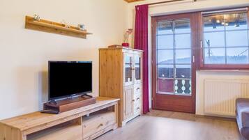 Fernseher, Tischtennisplatte