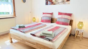 2 bedrooms, iron/ironing board, free WiFi, bed sheets