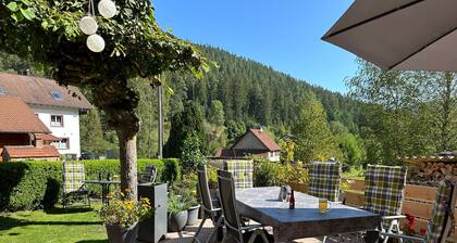 Apartment Wildbach, 80 sqm, infrared sauna, fenced garden, grill, Wi-Fi, forest location