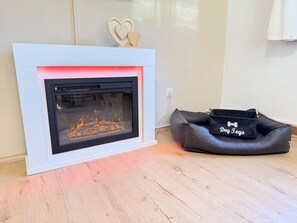 Interior - Wildbach Apartment, 80 sqm, Infrared Sauna, Fenced Garden, Grill, Wi-Fi, Forest Edge (Enzklösterle)
