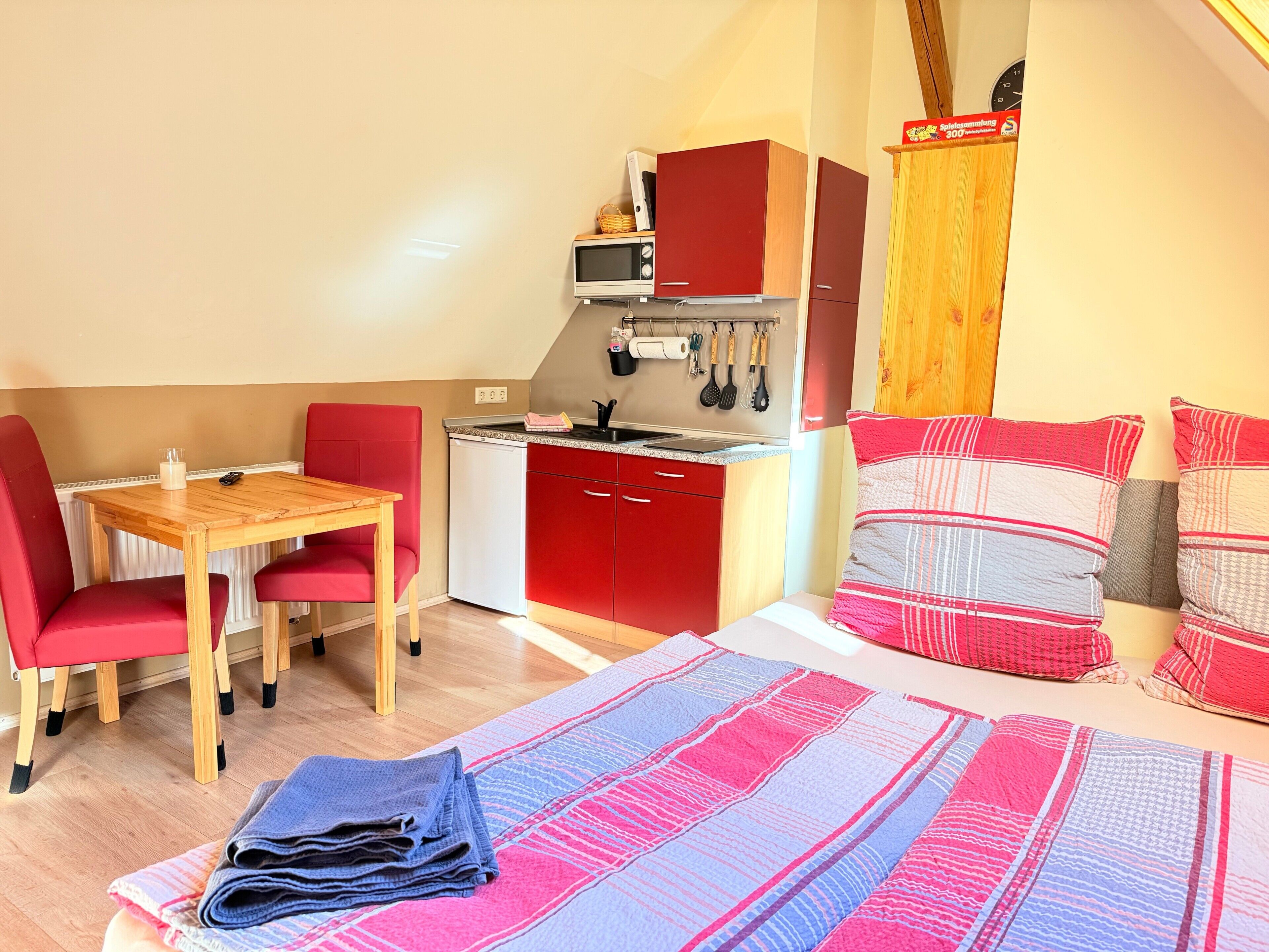 Iron/ironing board, free WiFi, bed sheets