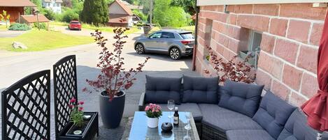 تناول الطعام بالخارج