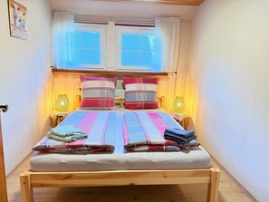 2 chambres, fer et planche à repasser, Wi-Fi gratuit, draps fournis