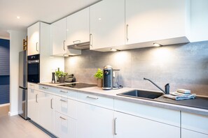 Fridge, microwave, oven, stovetop