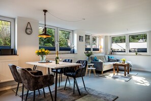 Dining - Apartment 'Meerlust' with Private Terrace, Private Garden and Wi-Fi (Travemünde)