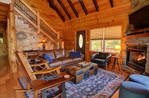 Smart-TV, Kamin, Bücher