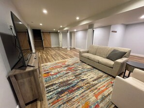 Smart TV, books - BIRDSEYE VIEW (Helena)