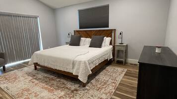 4 bedrooms, desk, iron/ironing board, Internet