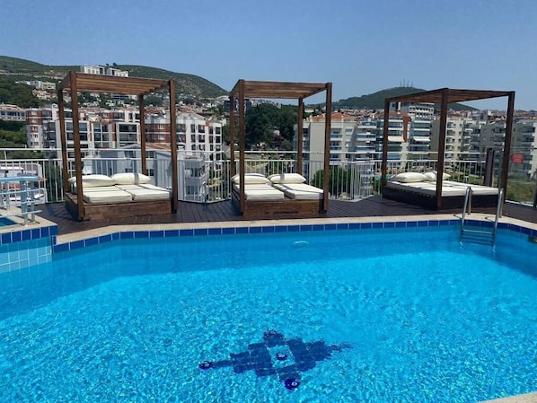 Seasonal outdoor pool, open 10:00 AM to 7:00 PM, free pool cabanas