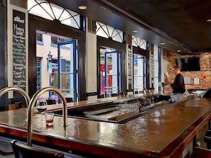 Bar (in der Unterkunft)
