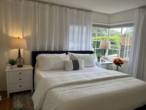 2 bedrooms, iron/ironing board, travel cot, free WiFi - Updated, Peaceful Location: Bike/Drive to Beach, Elings Park, Earl Warren (Santa Barbara)