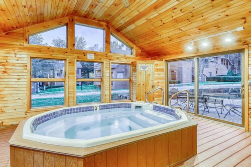 Two-story, walk-to-lift condo with indoor pool, hot tub, sauna, gym & game room