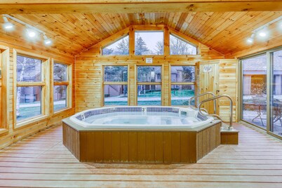 Two-story, walk-to-lift condo with indoor pool, hot tub, sauna, gym & game room