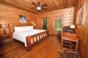 3 bedrooms, free WiFi, bed sheets - Mountain Lodge on 57 Acres • Hiking Trails • Private Lake • Hot Tub (Murphy)