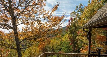 Mountain Lodge on 57 Acres • Hiking Trails • Private Lake • Hot Tub