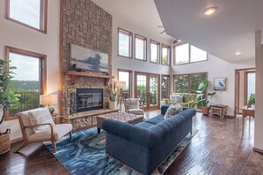 تلفزيون ذكي، مدفأة، ألعاب فيديو، مشغل دي في دي