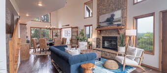 Lost Bridge Lodge on BEAVER LAKE! Across from POOL