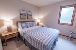 4 Schlafzimmer, Zimmersafe, Schreibtisch, Bügeleisen/Bügelbrett