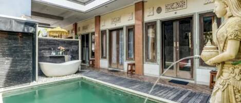 32-英寸电视(配备有线频道)