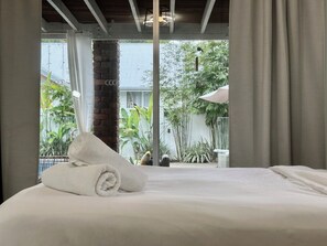 3 slaapkamers, een strijkplank/strijkijzer, gratis wifi, beddengoed