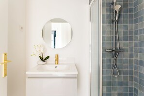 Hair dryer, towels