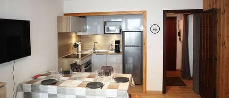 Frigorifero, lavastoviglie, pentole/stoviglie/utensili