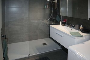 Bathroom - D104 LES CEMBROS 1650 (LES ORRES 1650)