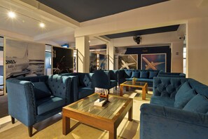 Bar (on property) - The Empyrean Airport Transit Hotel (Seeduwa - Katunayake)