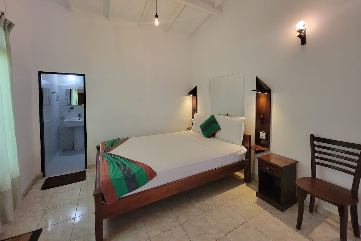 Habitación doble Deluxe | Muebles diferentes, escritorio, wifi gratis y ropa de cama
