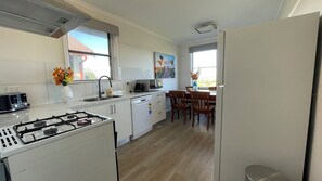 Casa familiare | Cucina privata | Frigorifero, microonde, forno, lavastoviglie