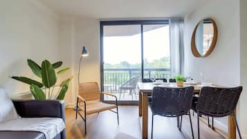 Fernseher, Kamin, Arbeitsbereiche