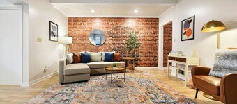 2 King Beds, Walkable Condo in Mexican War Streets