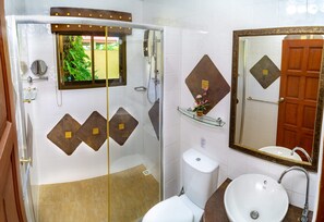Shower, hair dryer, towels, soap - Tropical pool villa, perfect for big families, group getaways & family reunions (Tambon Rawai)
