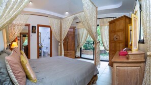 5 bedrooms, in-room safe, iron/ironing board, travel crib - Tropical pool villa, perfect for big families, group getaways & family reunions (Tambon Rawai)
