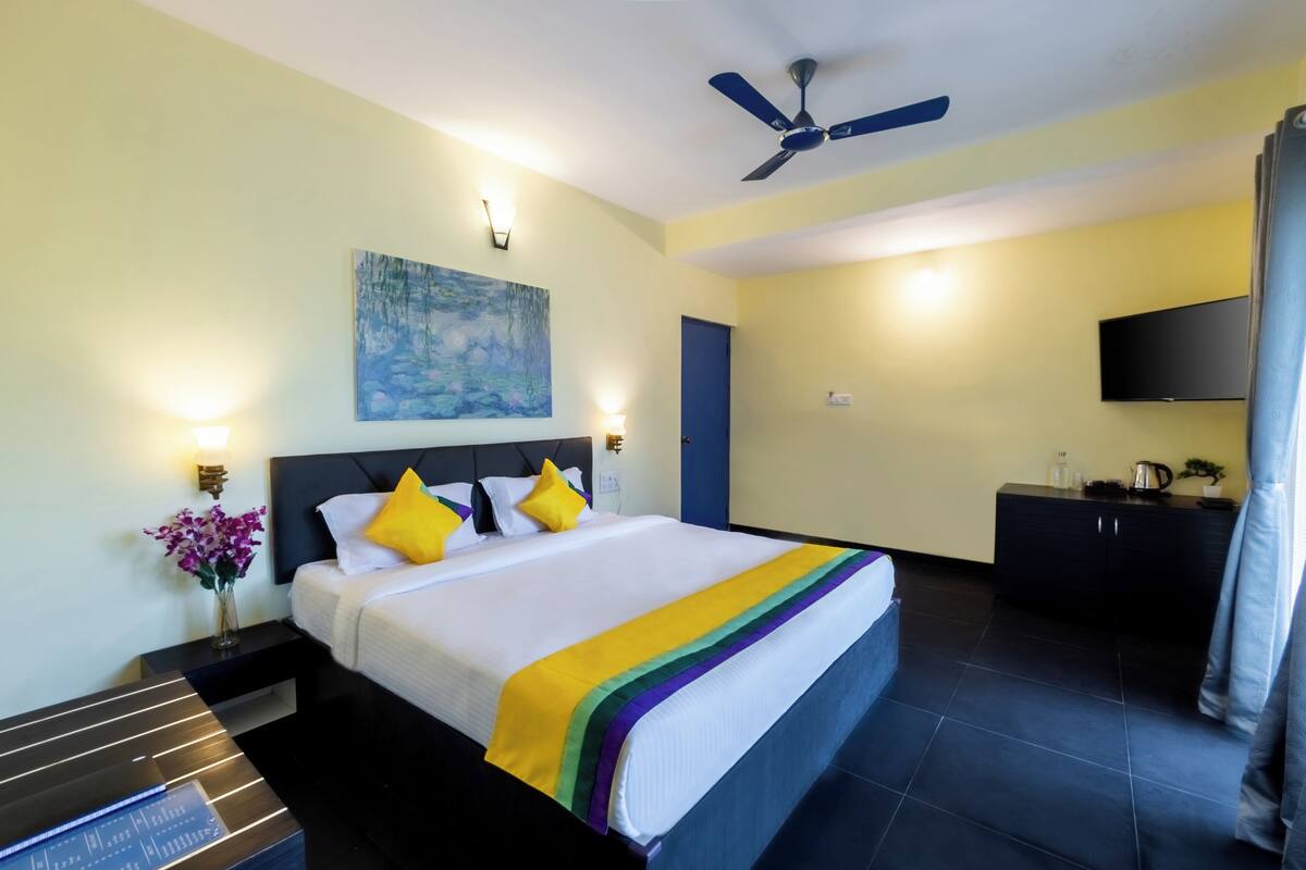 Quarto luxo | 1 quarto, espaço de trabalho para notebook, Wi-Fi de cortesia