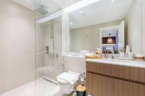 Luxury Apartment | Bathroom - Manzil - 1BR | Near La Mer Beach | Pool & Sea View (Dubai)