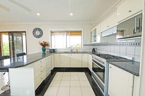 家庭独立别墅 | 私人厨房 | 冰箱、微波炉、烤箱、洗碗机