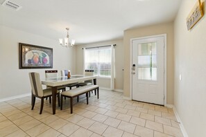 Dining - Gorgeous 5-bedroom home in Schertz, San Antonio, New Braunfels (Schertz)