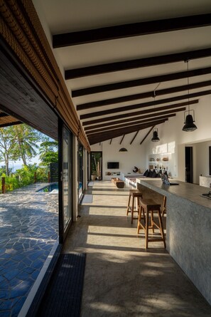 Villa superior, 2 habitaciones, alberca privada, vista al mar | Cocina privada | Refrigerador, cafetera y tetera, tetera eléctrica y tostadora 