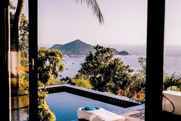 Deluxe-huvila, 2 makuuhuonetta, yksityinen uima-allas, merinäköala | Yksityinen uima-allas