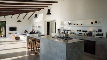 Superior villa, 2 slaapkamers, privézwembad, uitzicht op zee | 2 slaapkamers, luxe beddengoed, een kluis op de kamer