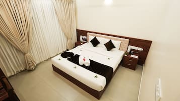 Deluxe Room | Premium bedding, soundproofing, bed sheets