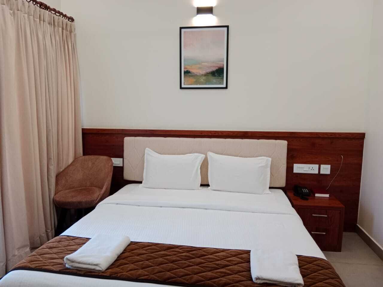 Basic Room | Premium bedding, soundproofing, bed sheets