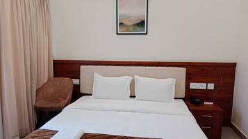 Basic Room | Premium bedding, soundproofing, bed sheets
