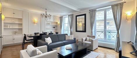 テレビ、書斎 / ワークスペース