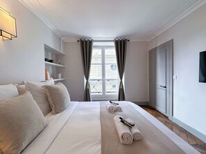 4 bedrooms, desk, iron/ironing board, travel cot