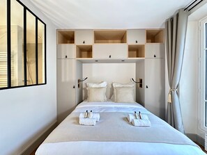 4 bedrooms, desk, iron/ironing board, travel crib - Luxembourg Gardens Prestige flat for 8 lift  4 BR (Paris)